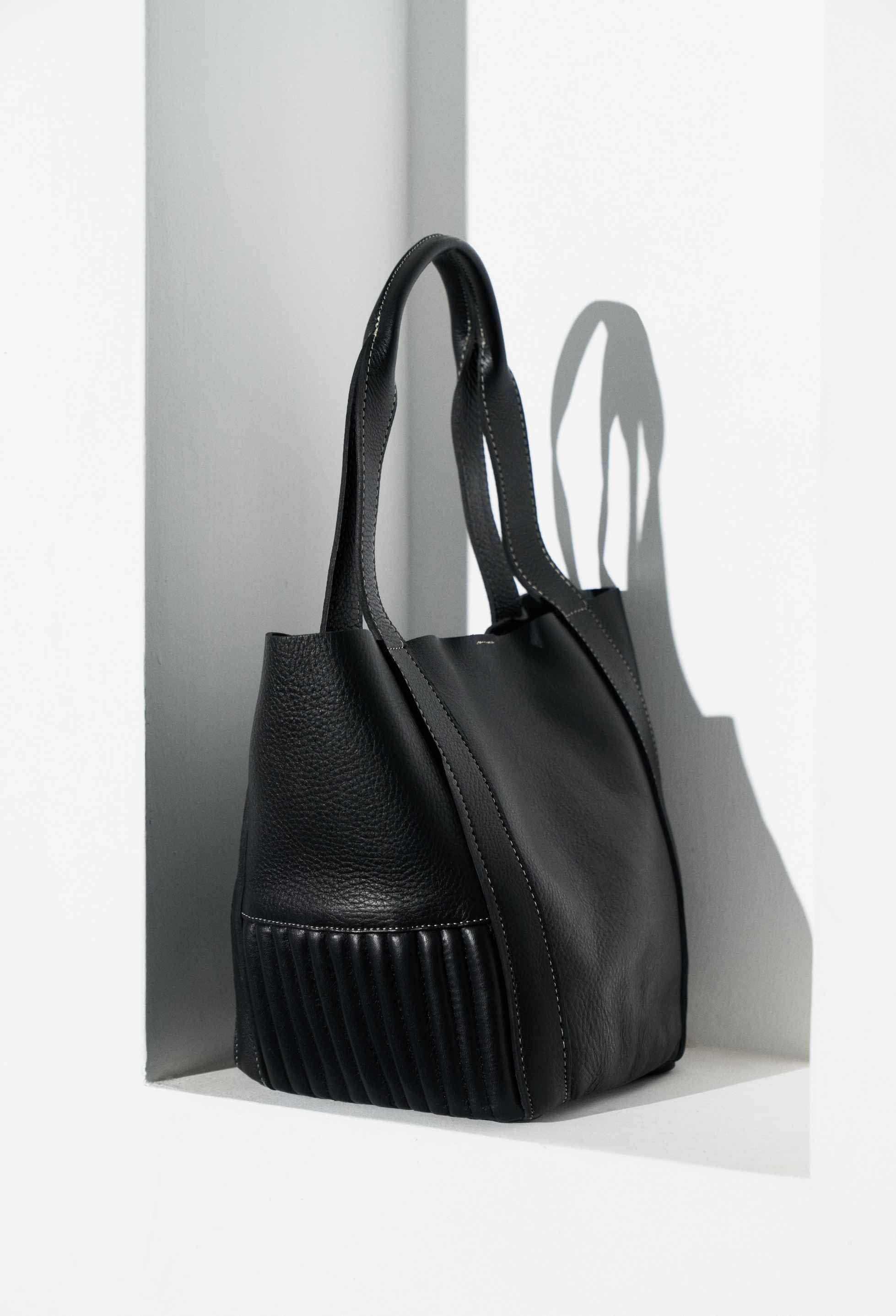 Small Leather Bucket Bag 'Ushuaia' - Black