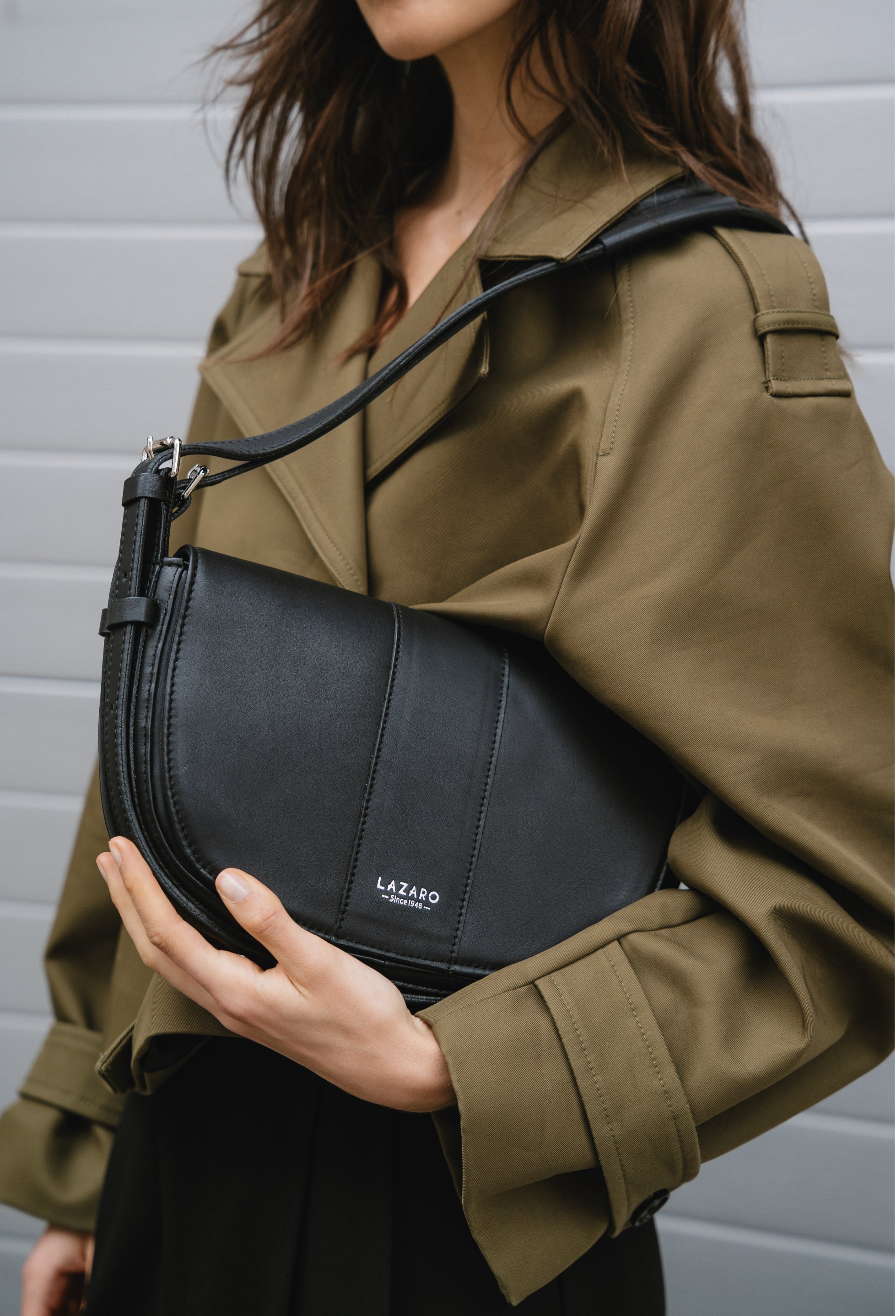 Sisa Leather Shoulder Bag - Black