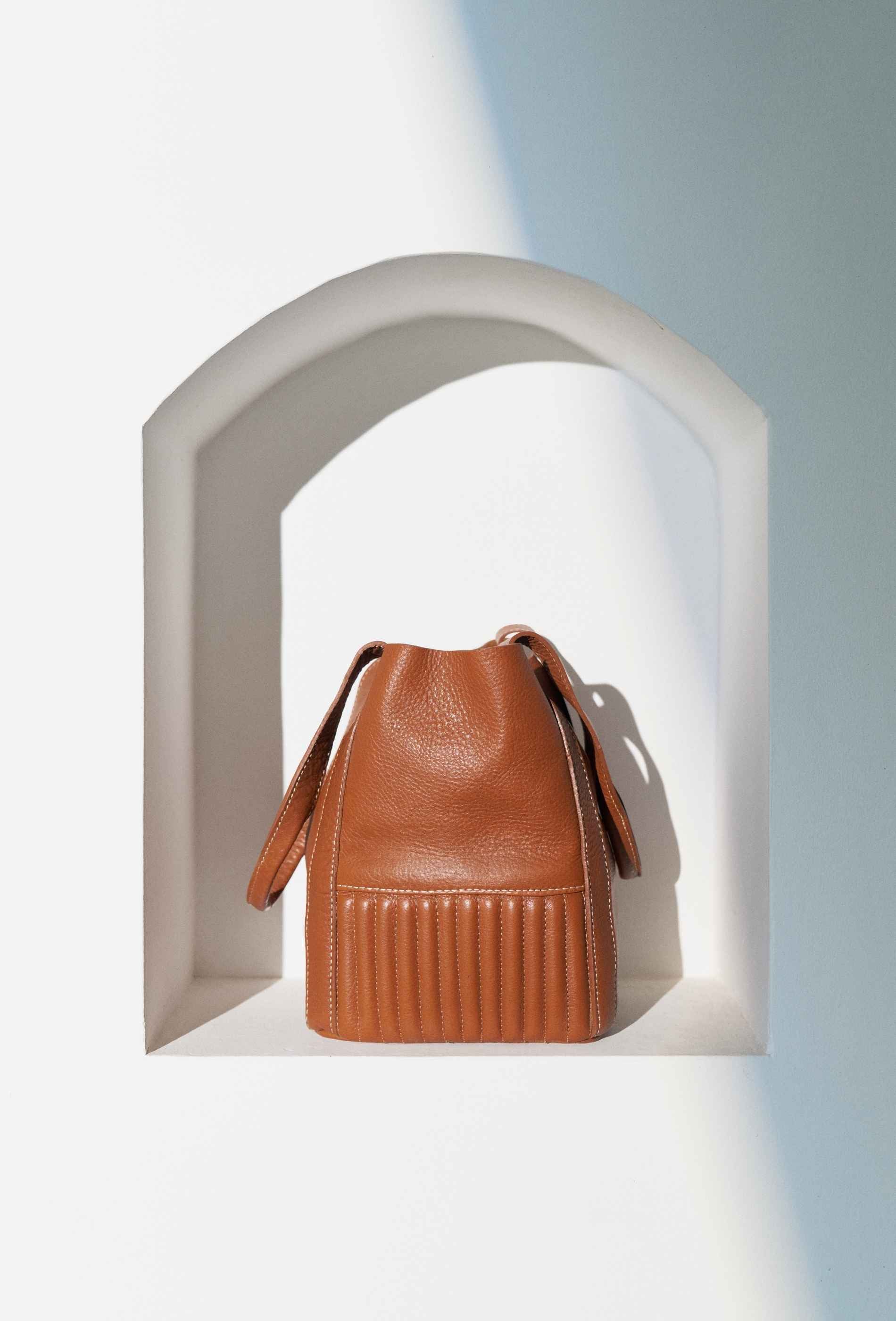 Small-bucket-bag-ushuaia-tan