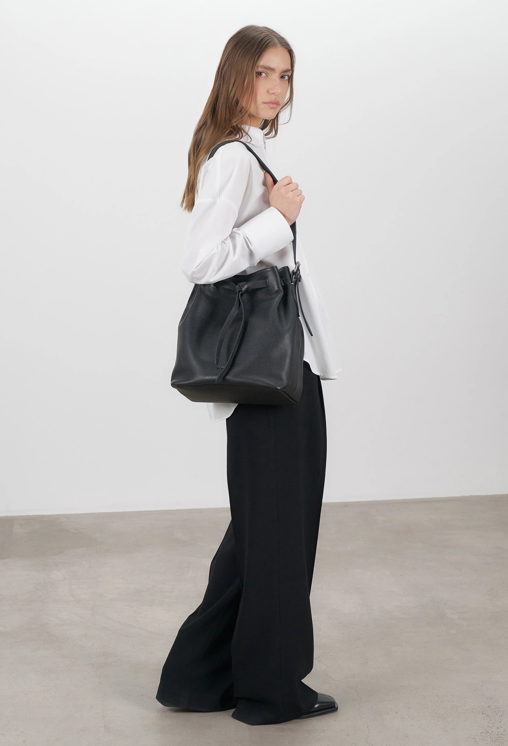 Coya Leather Bucket Bag - Black