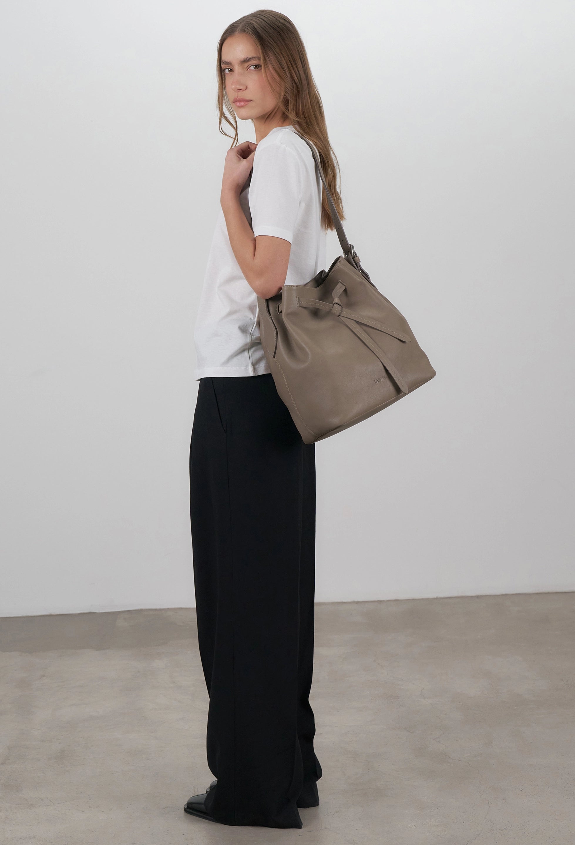 Coya Leather Bucket Bag - Mink