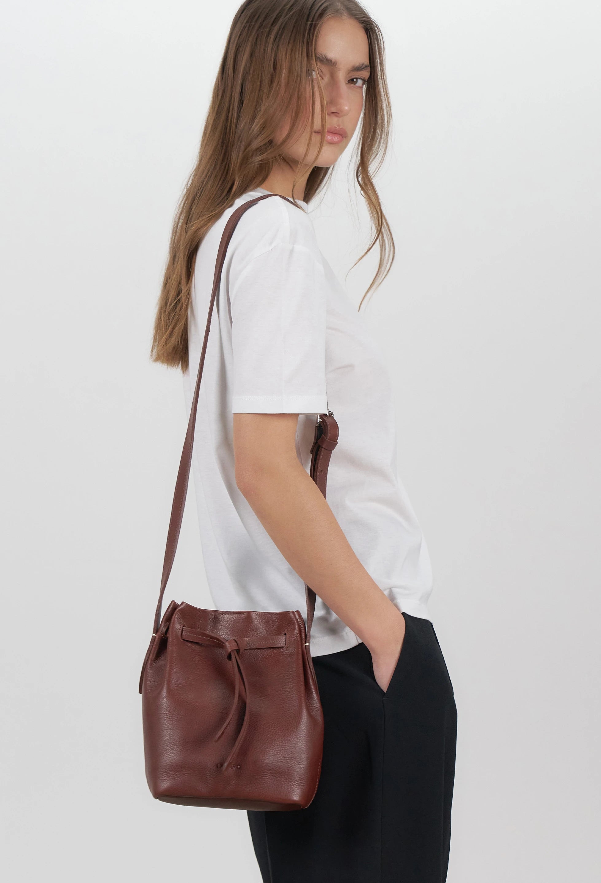 Coya Small Leather Bucket Bag - Brown