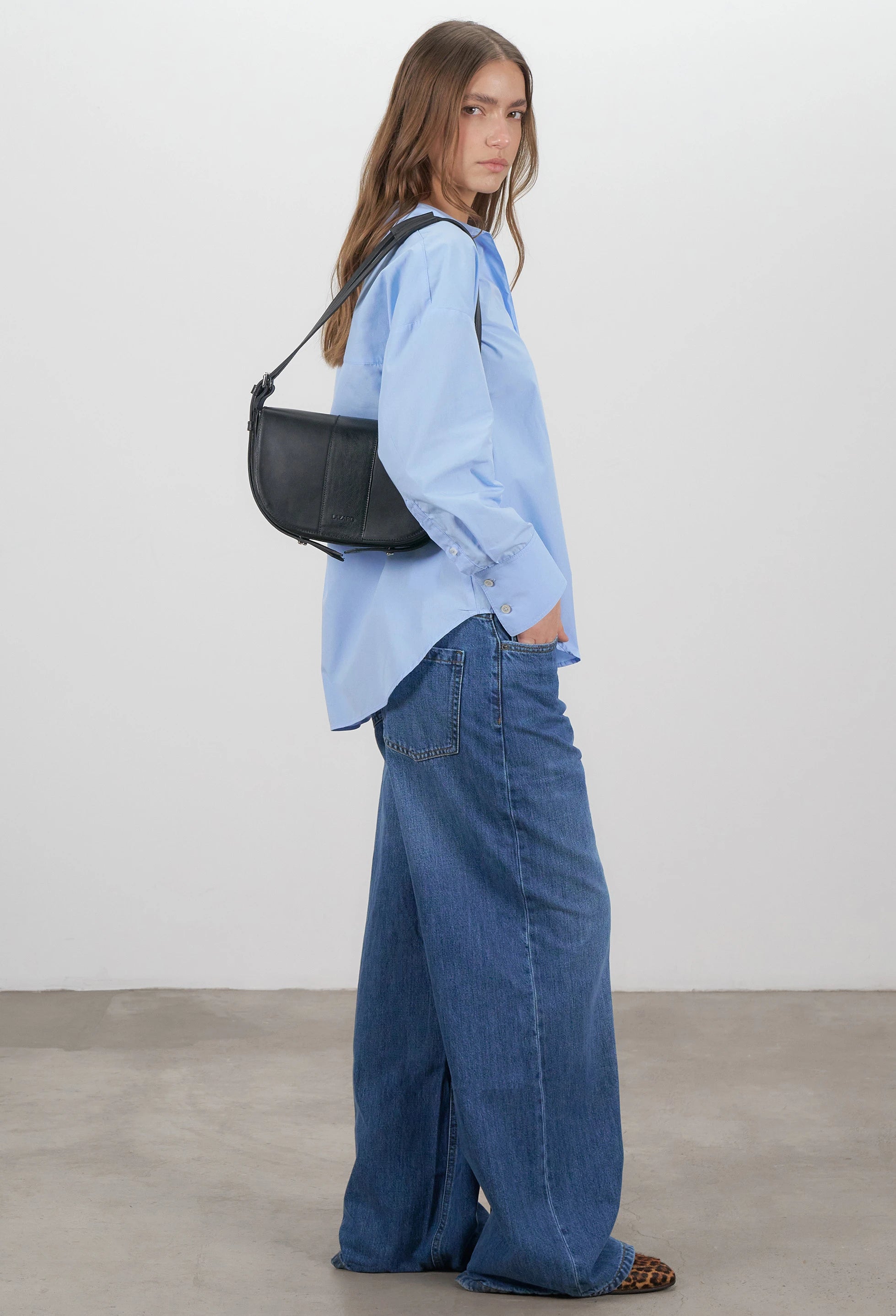 Sisa Leather Shoulder Bag - Black