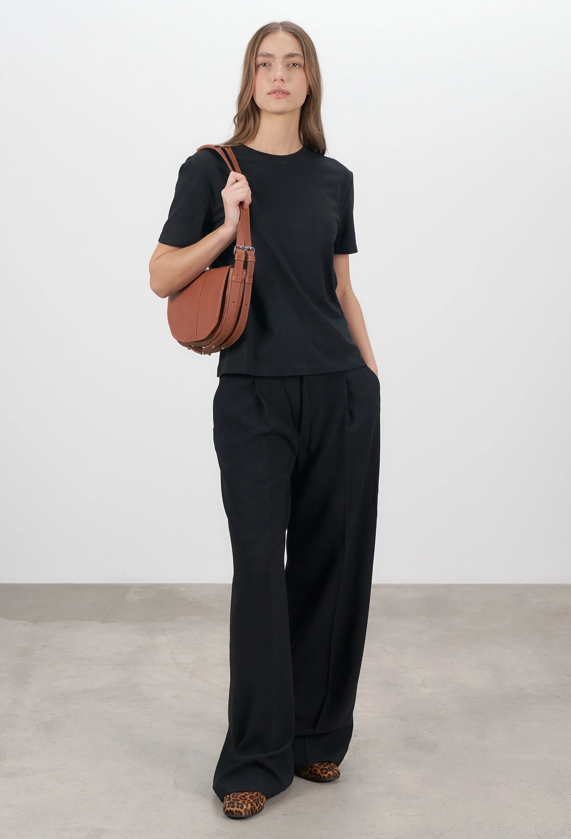 Sisa Leather Shoulder Bag - Cognac