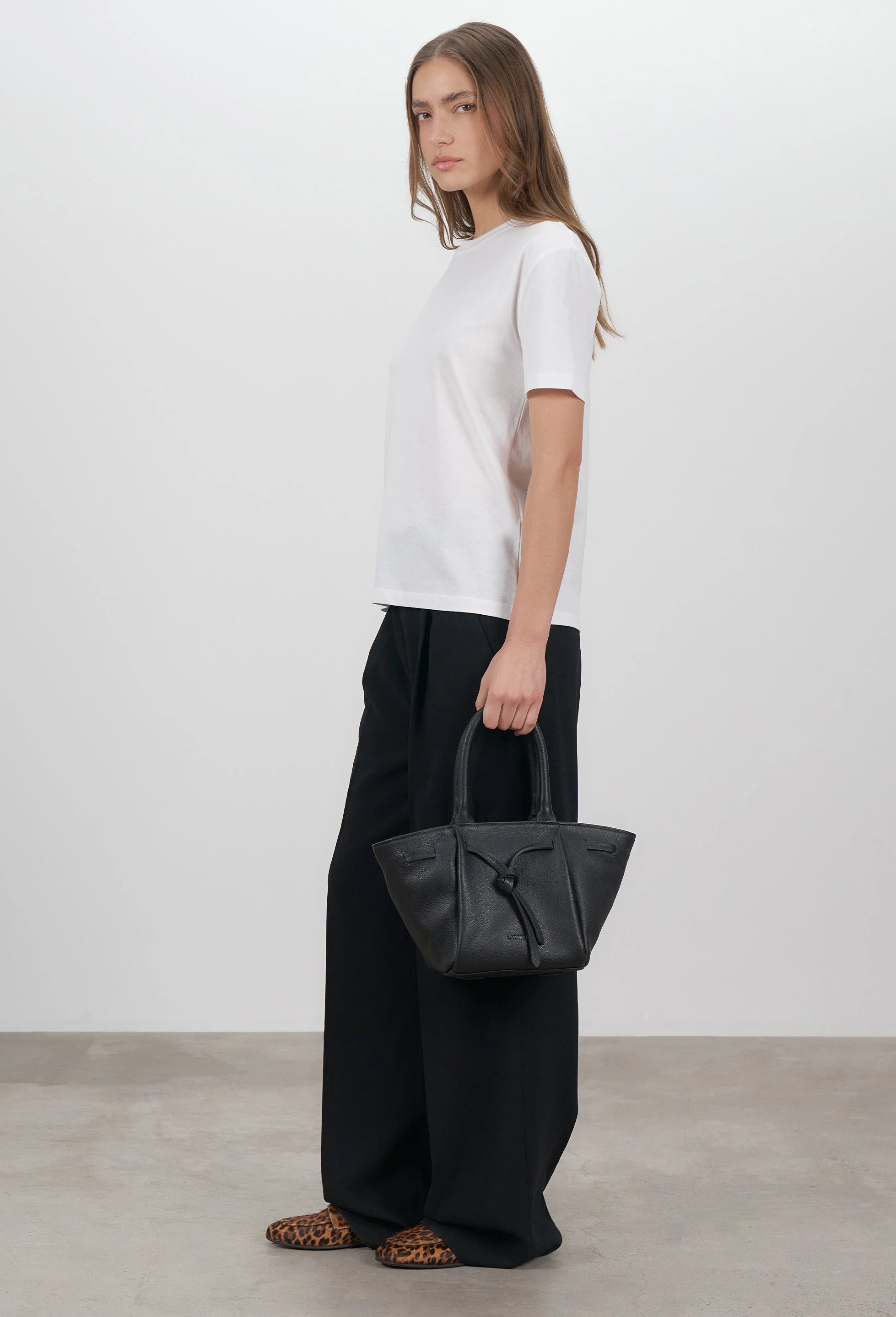 Warmi Carryall Leather Bag - Black