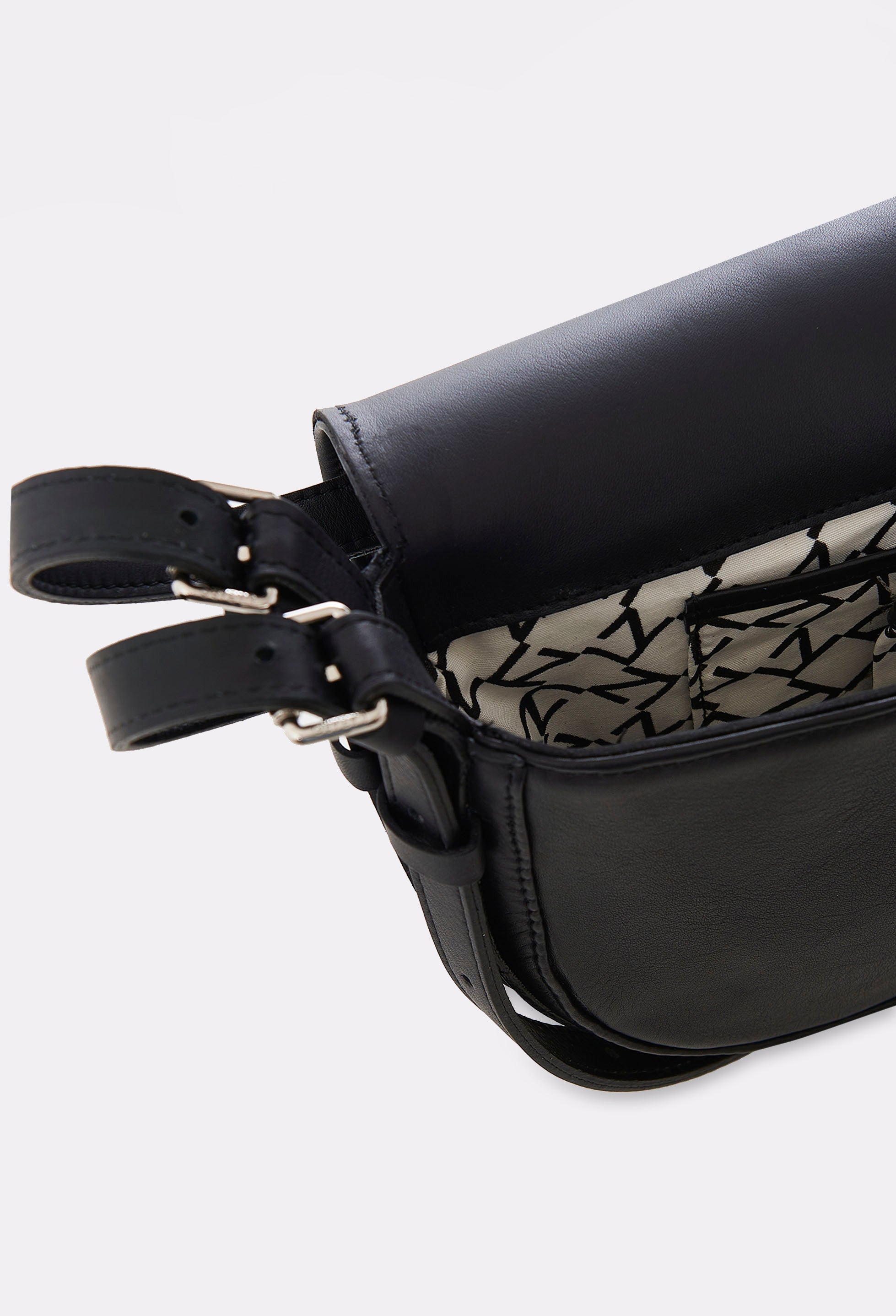  Partial photo of the interior of a Black Leather Shoulder Bag Montana with a main compartment with Lazaro patterned lining and an internal pocket.