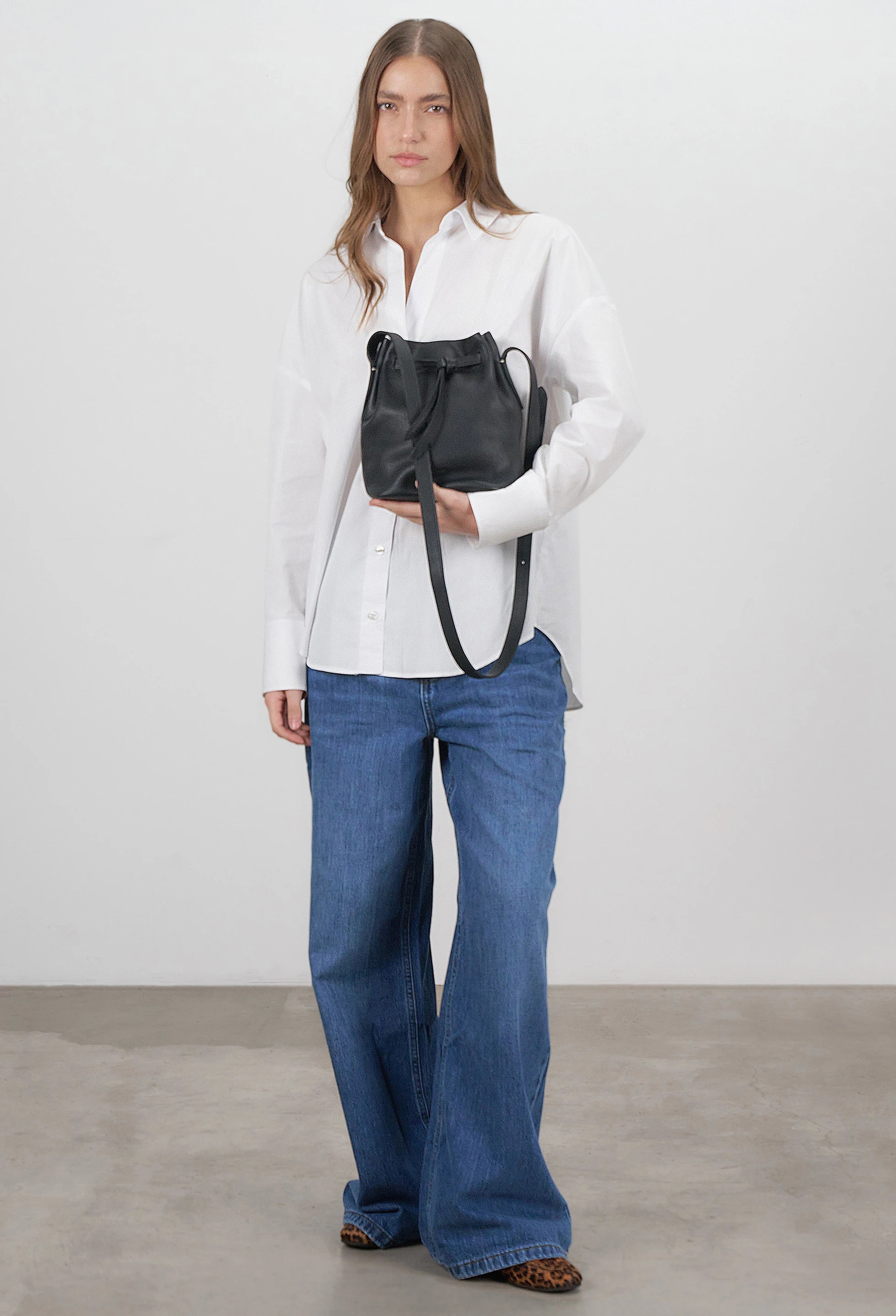 Coya Small Leather Bucket Bag -Black