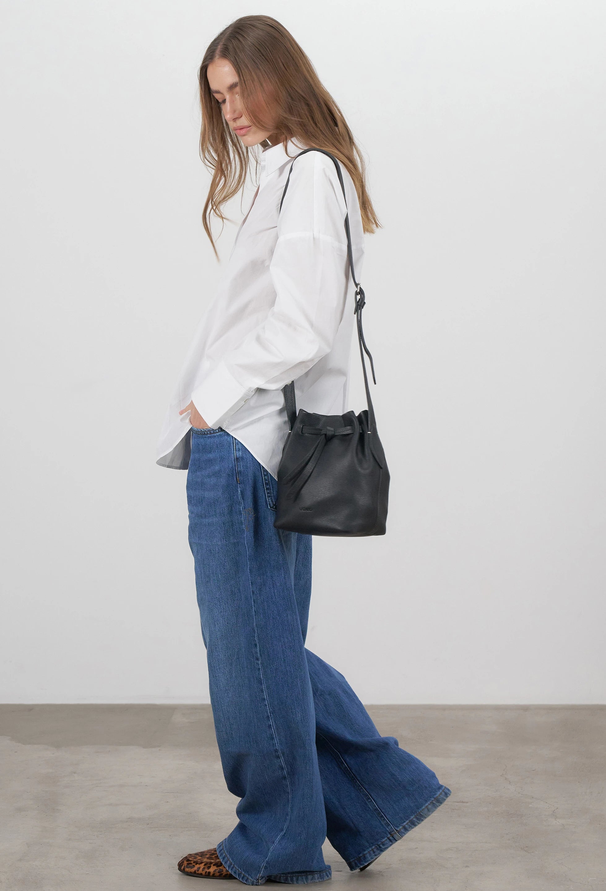 Coya Small Leather Bucket Bag -Black