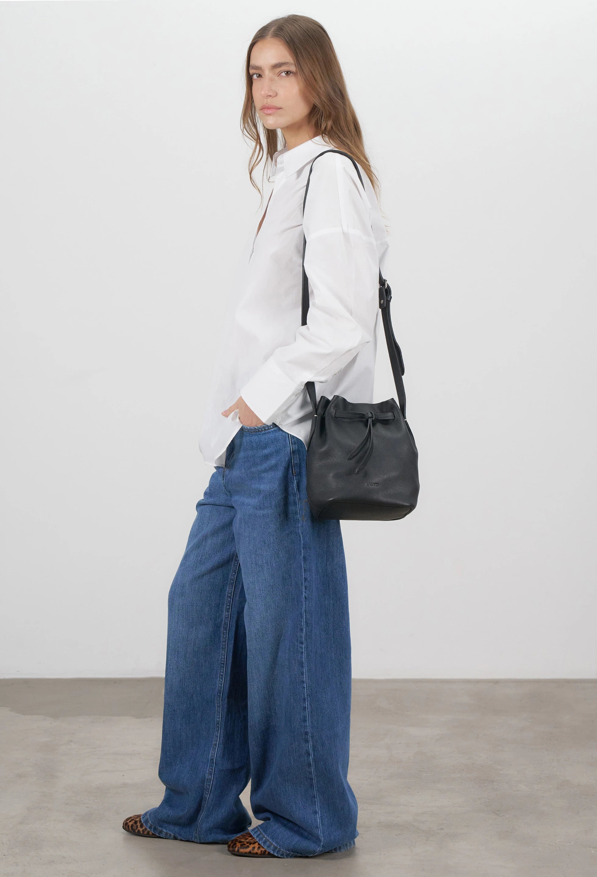 Coya Small Leather Bucket Bag -Black