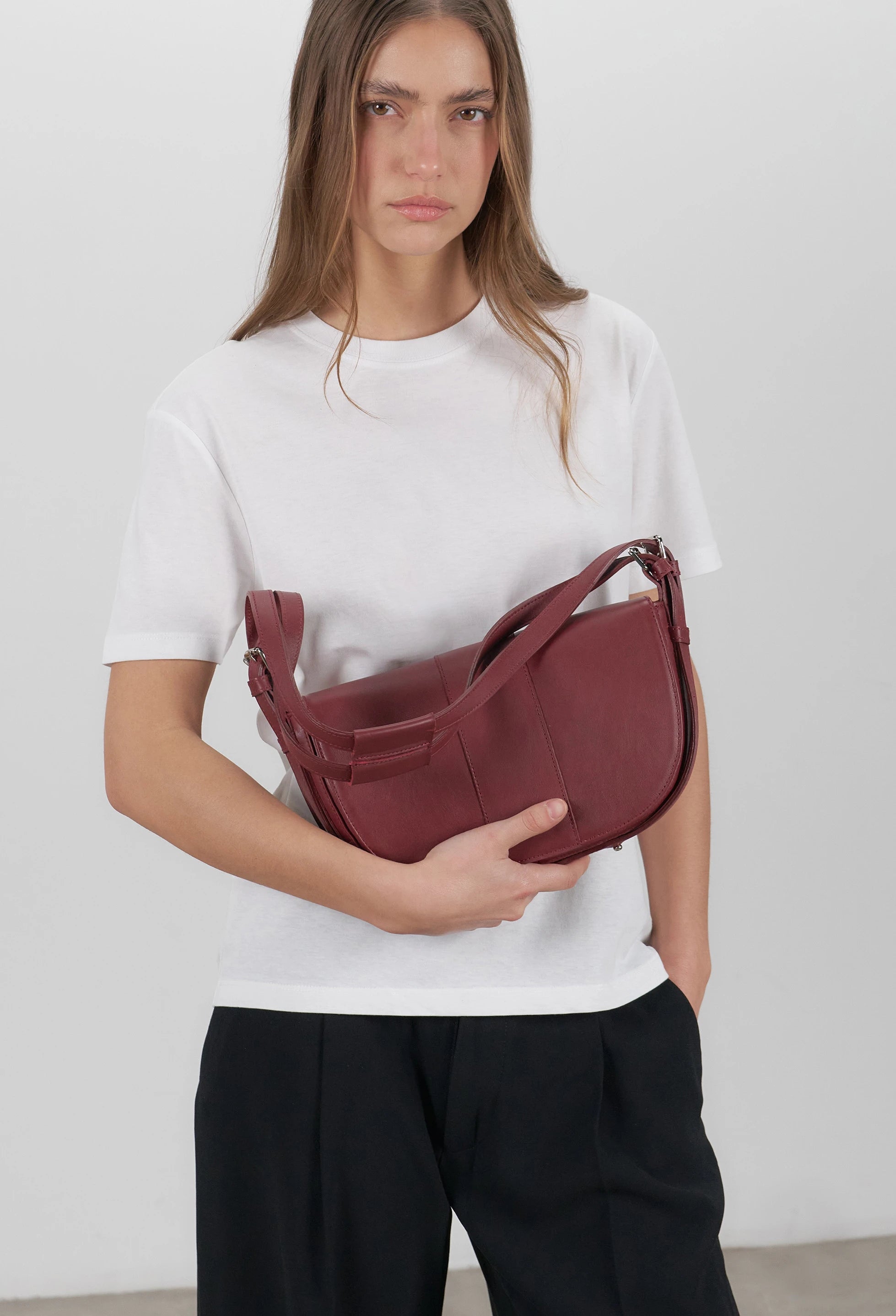 Sisa Leather Shoulder Bag - Burgundy
