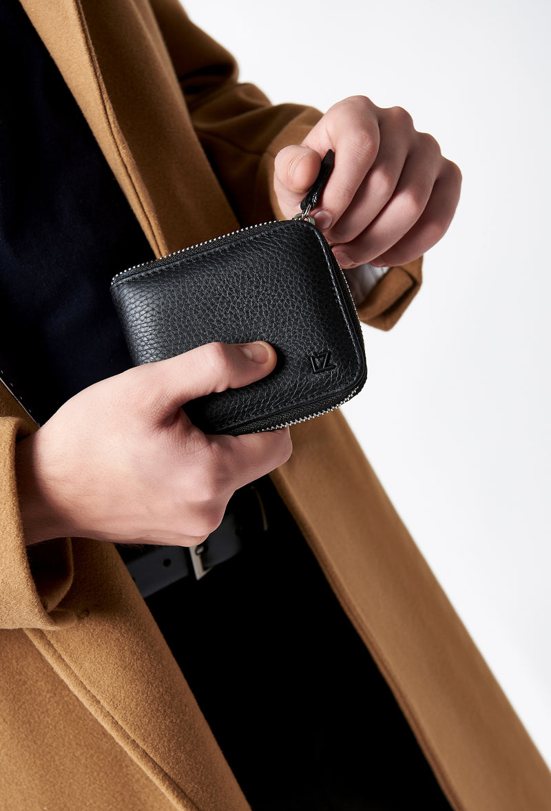 Black Leather Minimalist Zipper Wallet