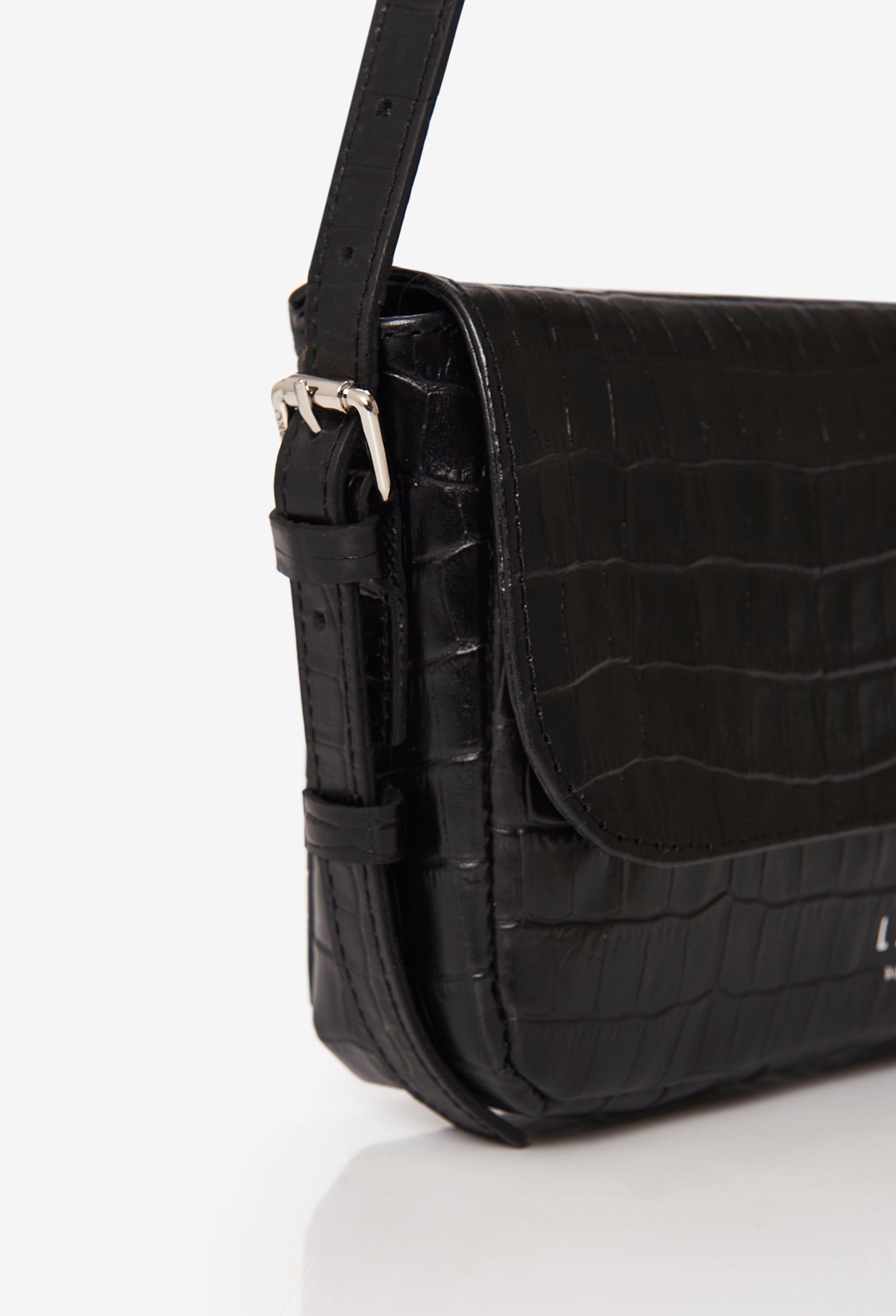 Partial photo of a Black Croco Leather Shoulder Flap Bag Gwen with an adjustable shoulder strap.